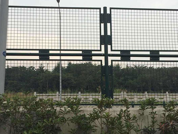 边框护栏