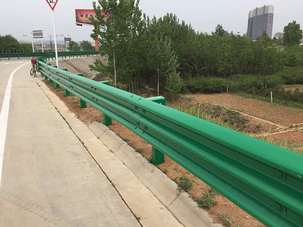 公路波形护栏
