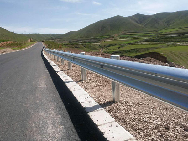 公路波形护栏