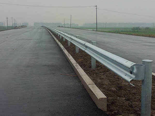 公路波形护栏