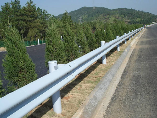 波形防撞护栏