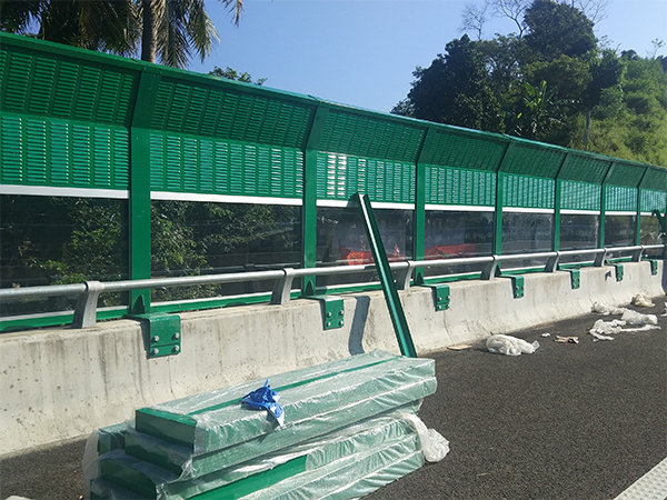 高速公路声屏障