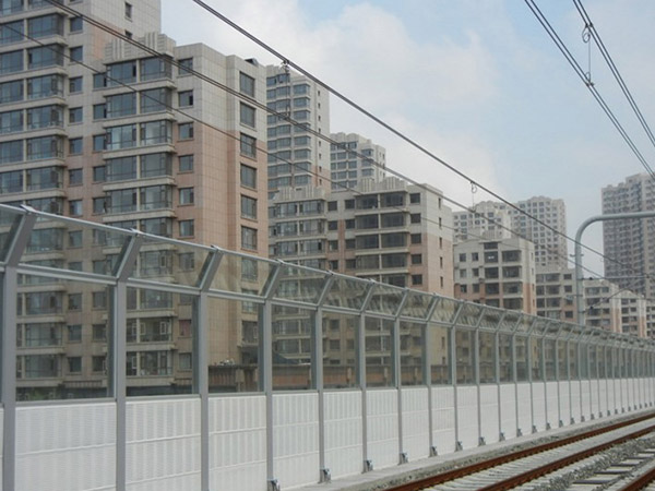 铁路声屏障